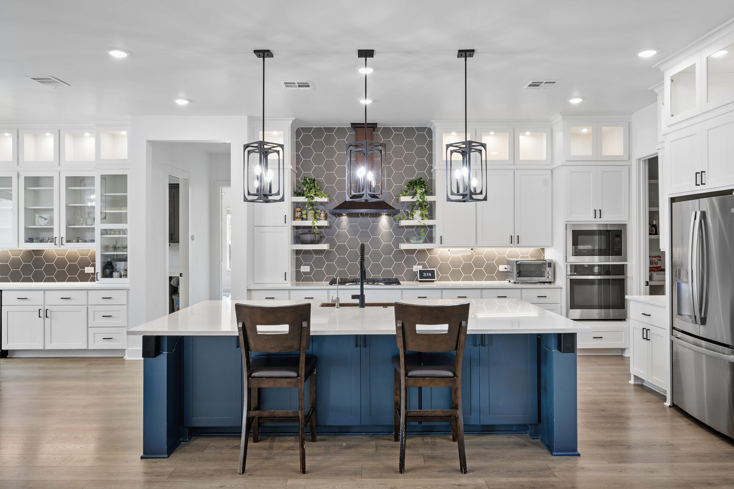 Luxury kitchen in a Central Texas home photographed by ATXPhotoDude, a professional real estate photographer specializing in high-end listing photography.