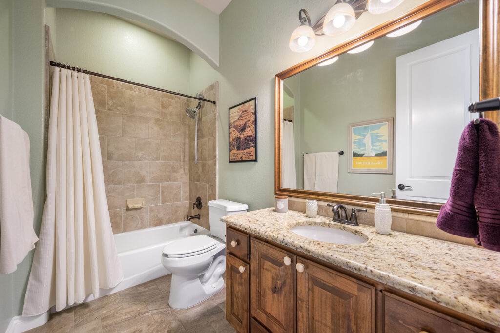 Georgetown-secondary-bathroom-real-estate-photography-scaled.jpg
